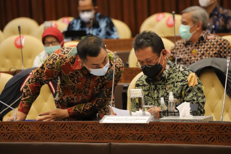 Menteri KKP Trenggono dalam rapat kerja bersama komisi IV DPR. (Foto:Humas KKP)