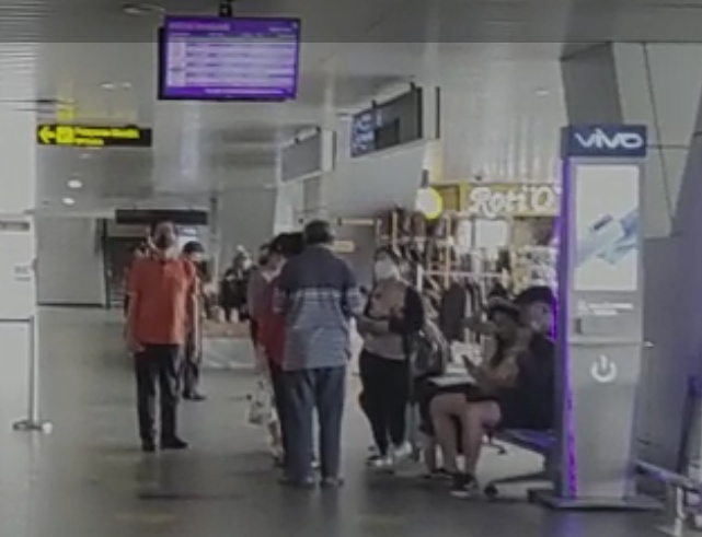 Executive General Manager (EGM) Bandara Husein Sastranegara, R Iwan Winaya menyebutkan terdapat 709 penumpang tiba dan 409 berangkat. Sehingga total tersapat 1.208 penumpang.