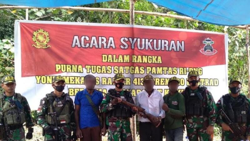 Acara perpisahan Satgas Yonif Mekanis Raider 413/Bremoro Kostrad bersama warga Kampung Kufu Distrik Arso Timur Kabupaten Keerom.
