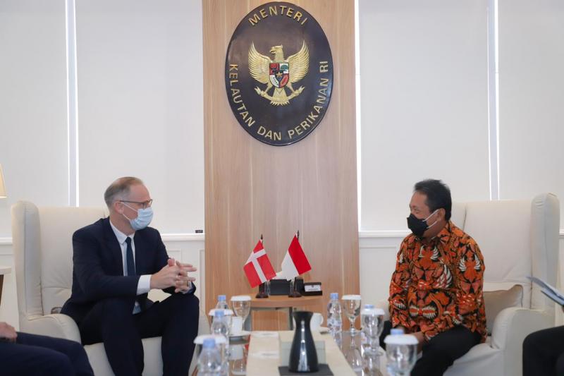 Menteri KKP, Sakti Wahyu Trenggono (kanan) dan Bubes Denmark Lars Bo Larsen(kiri).(Istimewa)