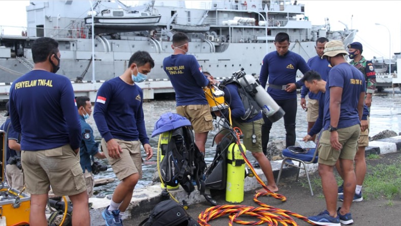 TNI AL mengerahkan 34 penyelam untuk melanjutkan pencarian CVR pesawat Sriwijaya Air SJ 182 di perairan Kepulauan Seribu. (Istimewa)