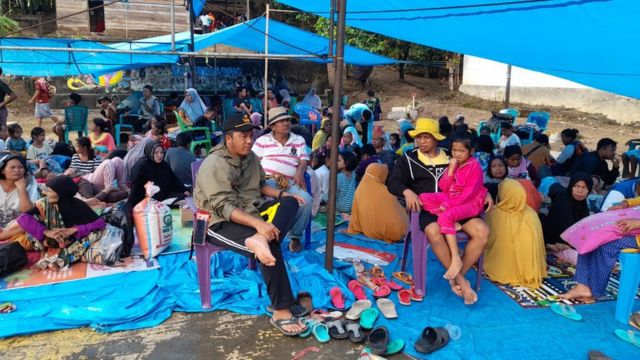 Warga korban gempa di tenda pengungsian di Majene, Sulbar.