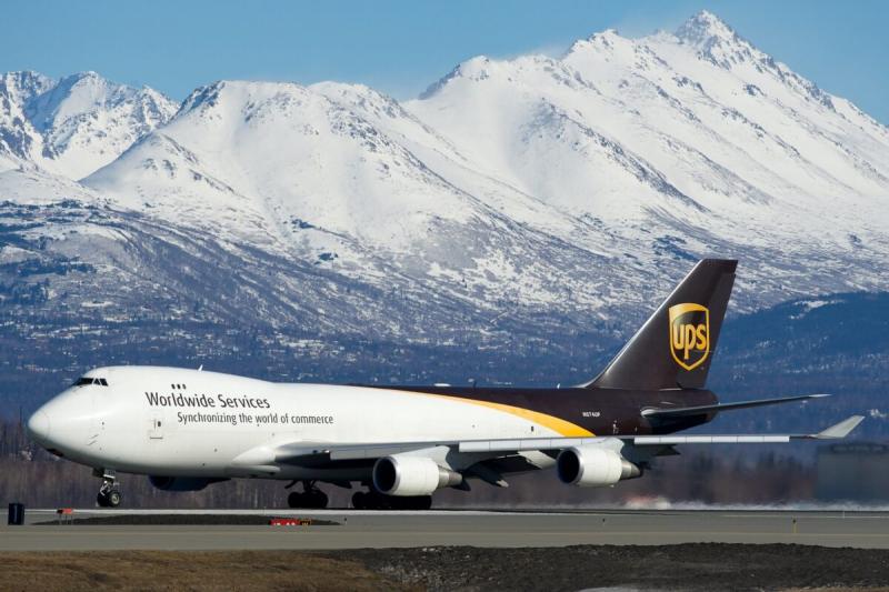 Pesawat kargo Boeing 747-400 UPS. Foto: BriYYZ via Flickr