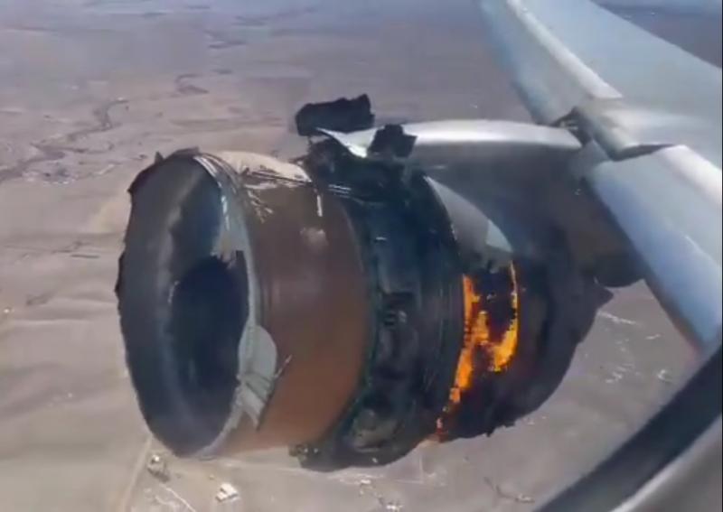 Bagian pesawat Boeing 777-200 United Airlines 328 yang jatuh ke darat (Foto: Twittwr @jacdecnew)