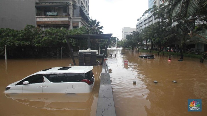 Banjir rendam mobil di Kemang, Jaksel.