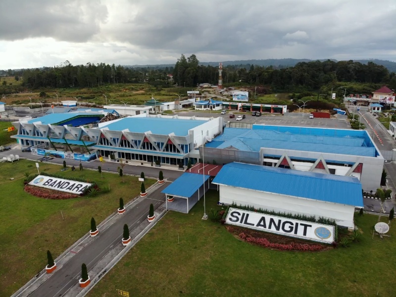 Bandara Silangit (AP IO)