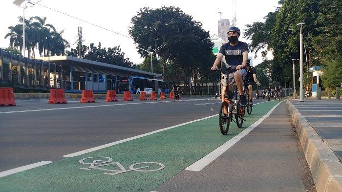 Pemprov DKI Jakarta mulai mempermanenkan jalur sepeda di Jalan Sudirman - Thamrin, Jakarta Pusat.