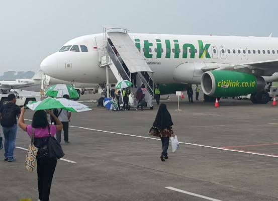 Penumpang menuju pesawat Citilink. Foto: BeritaTrans.com