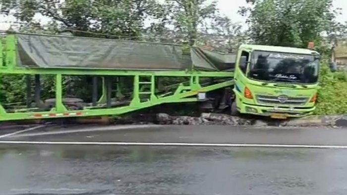 Ilustrasi truk trailer kecelakaan
