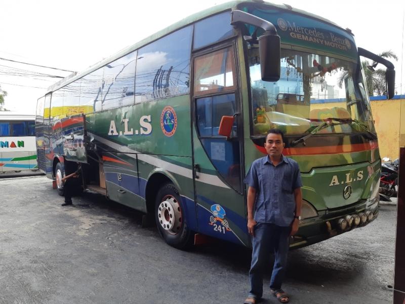 Hendro pengendara bus ALS jurusan Jakarta-Medan.