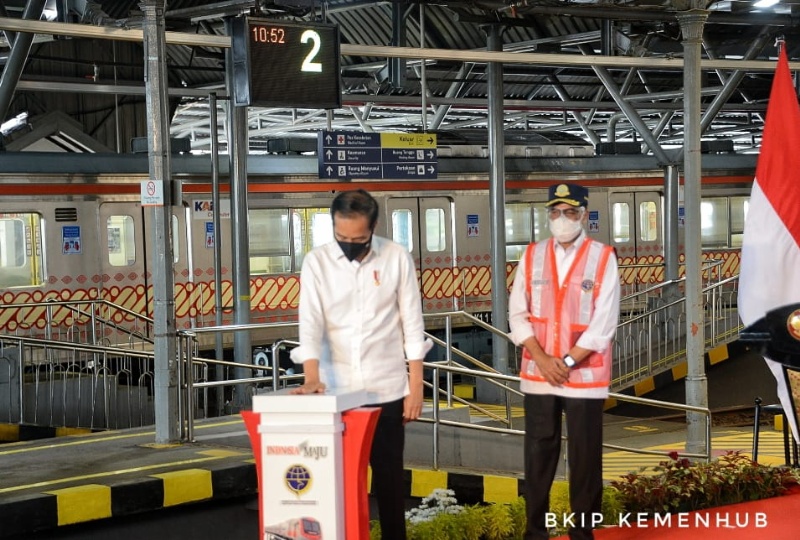 Presiden Joko Widodo saa meresmikan KRL Yogya-Solo