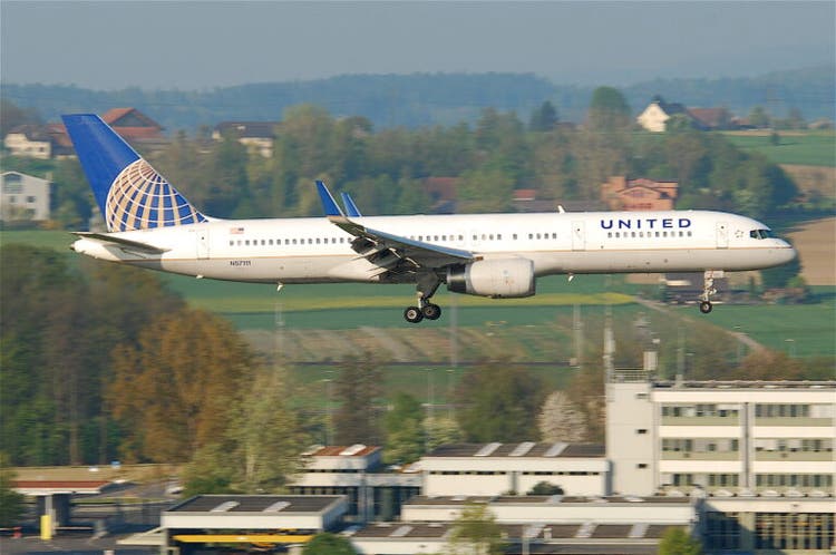 Boeing 757-200 Unuted Airlines terbang kembali setelah 10 bulan menganggur  Foto: Aero Icarus melalui Wikimedia Commons