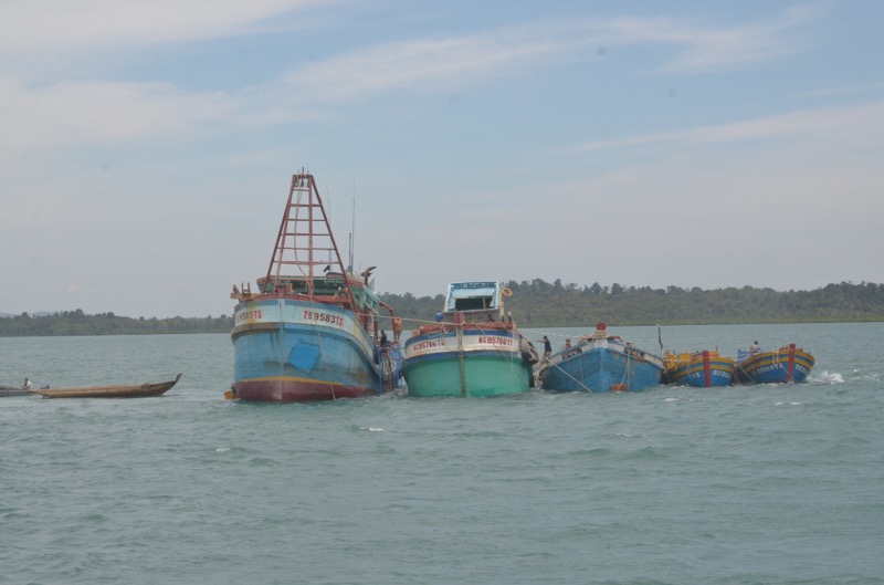 KKP tenggelamkan 10 kapal pelaku illegal fishing yang telah memperoleh putusan tetap pengadilan (inkracht). Foto: KKP