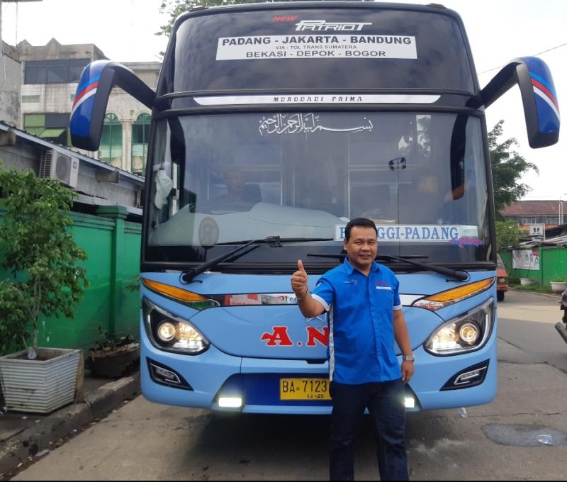 Indra sopir bus ANS Padang-Jakarta.