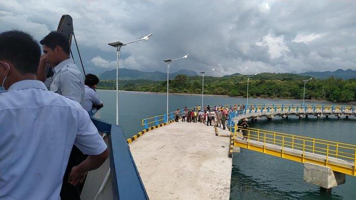 Pelabuhan Penyeberangan Naikliu di Desa Afoan Kecamatan Amfoang Utara Kabupaten Kupang saat akan disandari KM Ranaka dalam rangka uji coba penggunaan dermaga pada Kamis (4/3/2021). Foto:poskupang.com