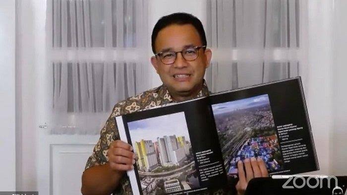 Gubernur DKI Jakarta Anies Baswedan menargetkan pada tahun 2030, 80 persen armada bus Transjakarta telah menerapkan tenaga listrik. Foto: Wartakotalive.com