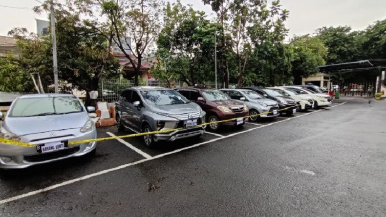 Unit Reskrim Polsek Kelapa Gading menangkap komplotan penggelapan 13 mobil rental di Kelapa Gading, Jakarta Utara. (Foto:Istimewa).