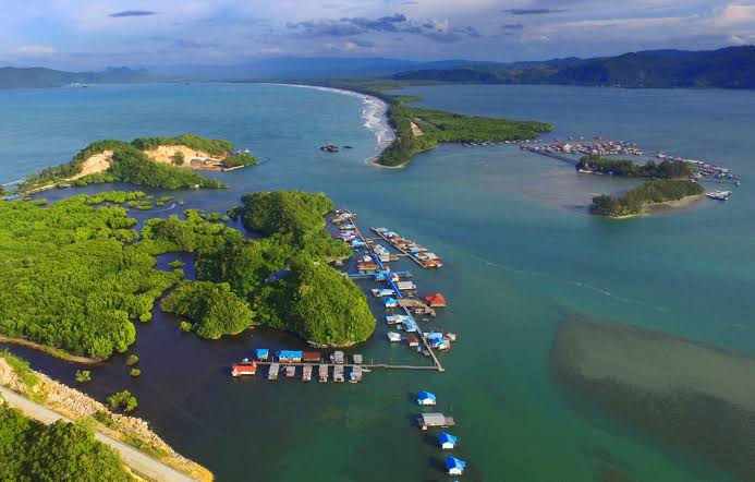 Kampung Tobati-Enggros, sebentuk keindahan surga di Indonesia bagian timur (Sumber gambar : Jayapurakota.go.id)