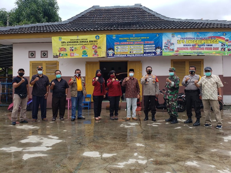 Polres Metro Bekasi Kota, melakukan penilaian Kampung Tangguh Jaya (KTJ) yang berada di Perumahan BJI Irigasi, RW11, Kelurahan Bekasijaya, Kecamatan Bekasi Timur, Kota Bekasi, Selasa (9/3/2021). Foto: Polres Bekasi