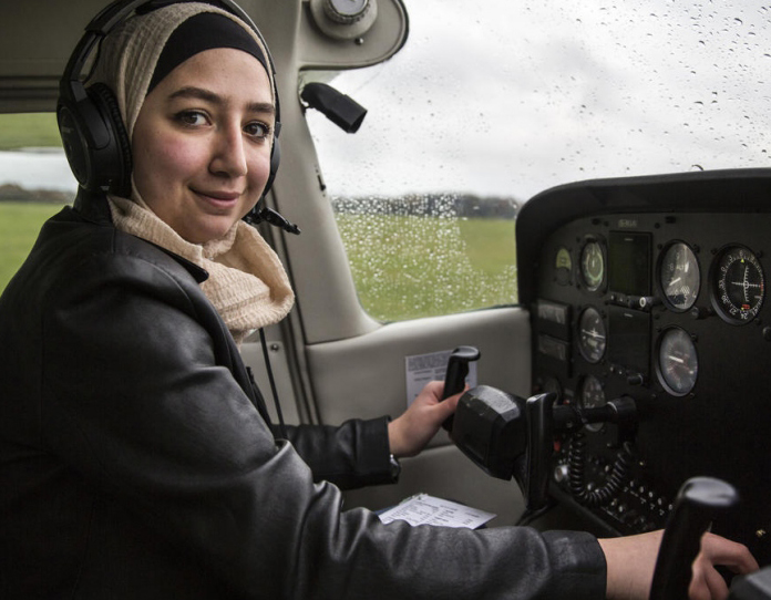 Maya Ghazal, pengungsi Suriah perempuan pertama yang menjadi pilot.
