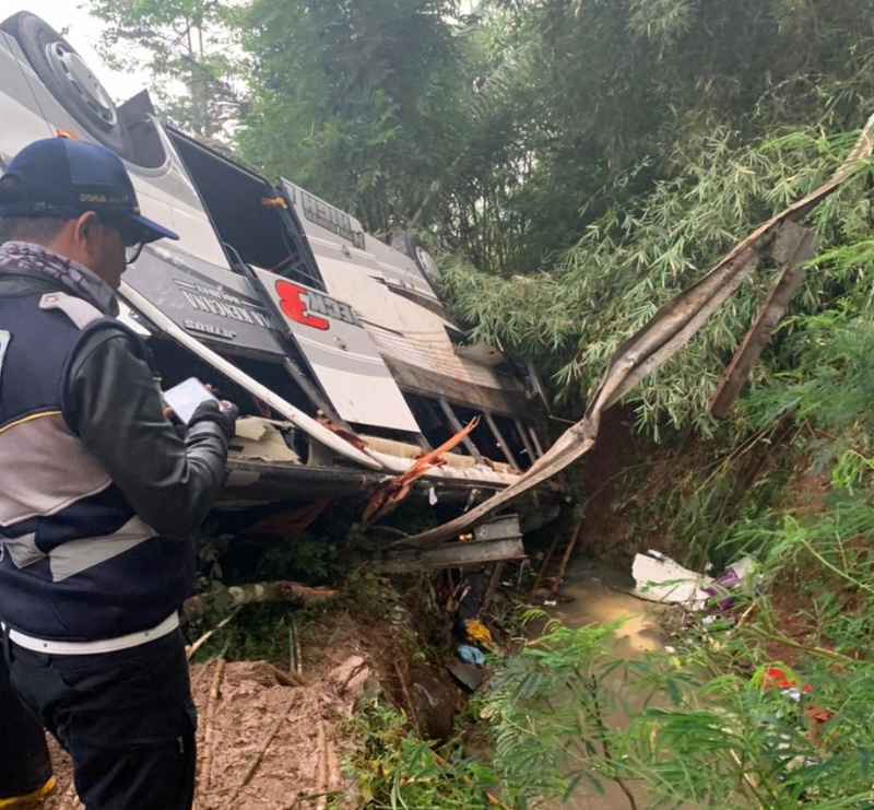 Kecelakaan bus pariwisata di Sumedang (Hubdat))