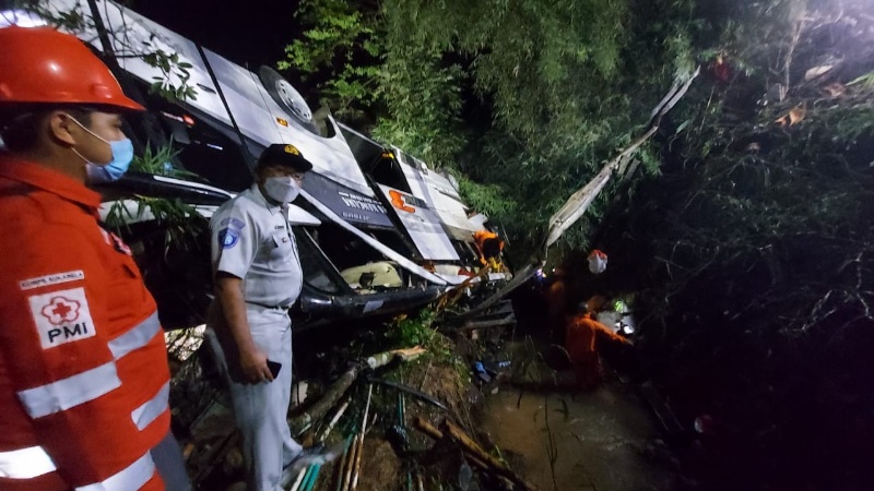 Pantauan Jasa Raharja pada kecelakaan bus pariwisata di Sumedang, Rabu (10/3/2021) (JR)