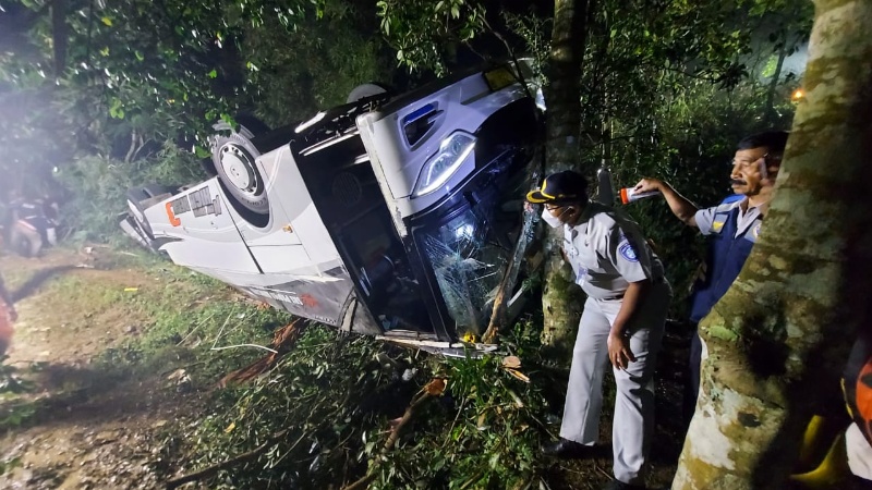 Kecelakaan bus pariwisata di Sumedang (JR)