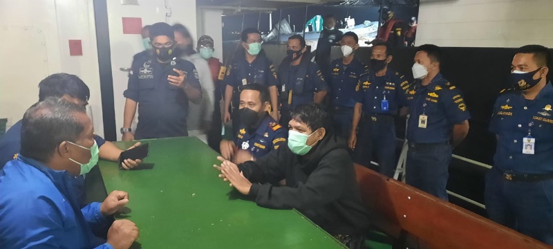 Penyelamatan 3 penumpang kapal boat di perairan Pulau Puteri