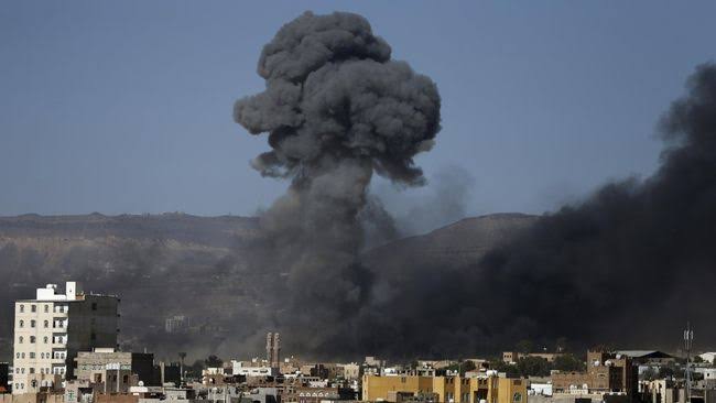 Ilustrasi serangan udara. (REUTERS/Khaled Abdullah)
