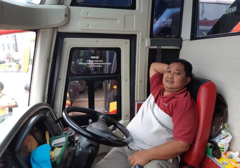 Santoso pengemudi bus jurusan Jakarta-Jepara.