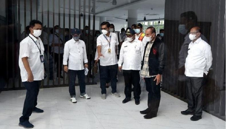 Gubernur Sumut Edy Rahmayadi meninjau progres pembangunan Gedung VIP Bandara Kualanamu, Sumut. (Foto: ANTARA/HO)