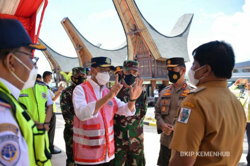 Menhub saat tinjau Bandara Tana Toraja