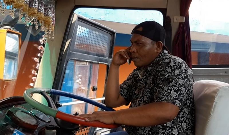 Pemgemudi bus PO ALS, Fahrizal Lubis, mengemudikan bus dari Jakarta-Medan selama tiga hari tiga malam.