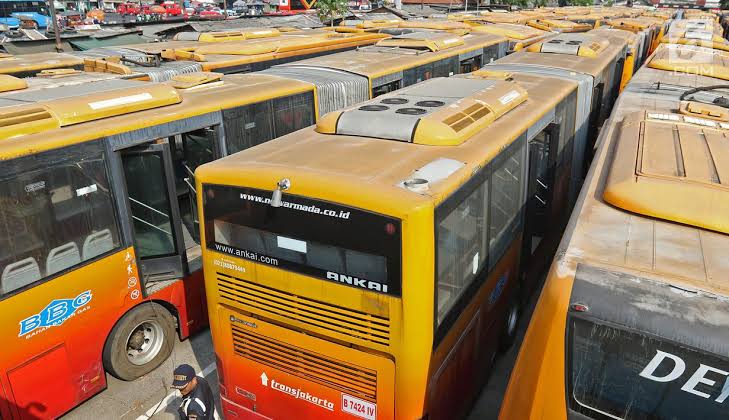 Ilustrasi bangkai bus TransJakarta.