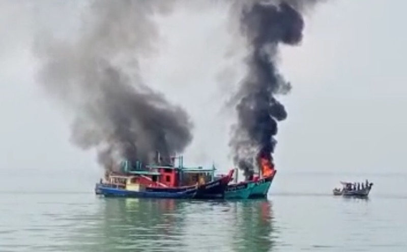 KKP bersama Kejaksaan tenggelamkan 6 kapal berbedera Malaysia di Belawan.
