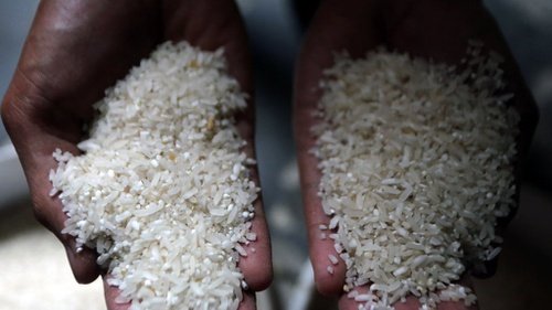 Dinas Perdagangan Kabupaten Buru Selatan, Maluku langsung menggelar inspeksi mendadak usai menerima laporan dugaan peredaran beras diduga berbahan plastik.