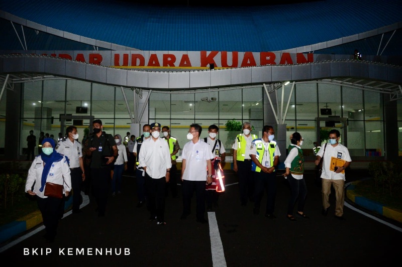 Menhub di Bandara Kuabang, Halmahera Utara