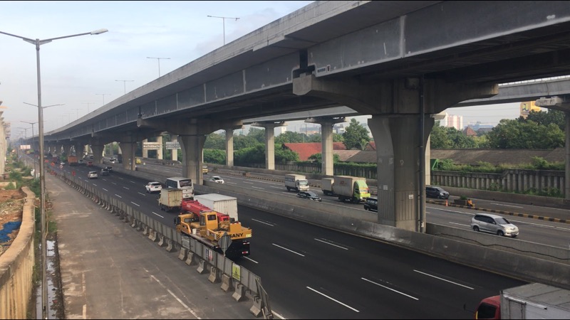 Ruas Tol Jakarta-Cikampek ramai lancar, Kamis (25/3/2021). Foto: BeritaTrans.com.