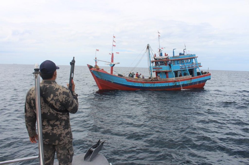 Kementerian Kelautan dan Perikanan (KKP) mengamankan 7 kapal cantrang yang melanggar daerah penangkapan ikan di selat Makassar. Foto: KKP