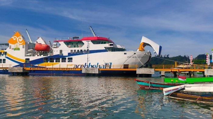 Kapal KMP Aceh Hebat 1 saat tiba perdana di Pelabuhan Kolok Sinabang untuk uji sandar dermaga pada awal Februari 2021. 