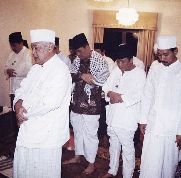Presiden Soeharto Imam Salat.