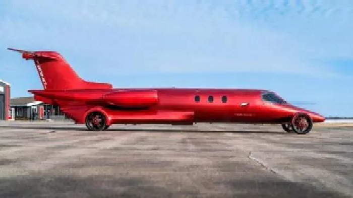 Mobil Limousine berbentuk pesawat jet pribadi di lelang Rp72 miliar (foto: Carscoops