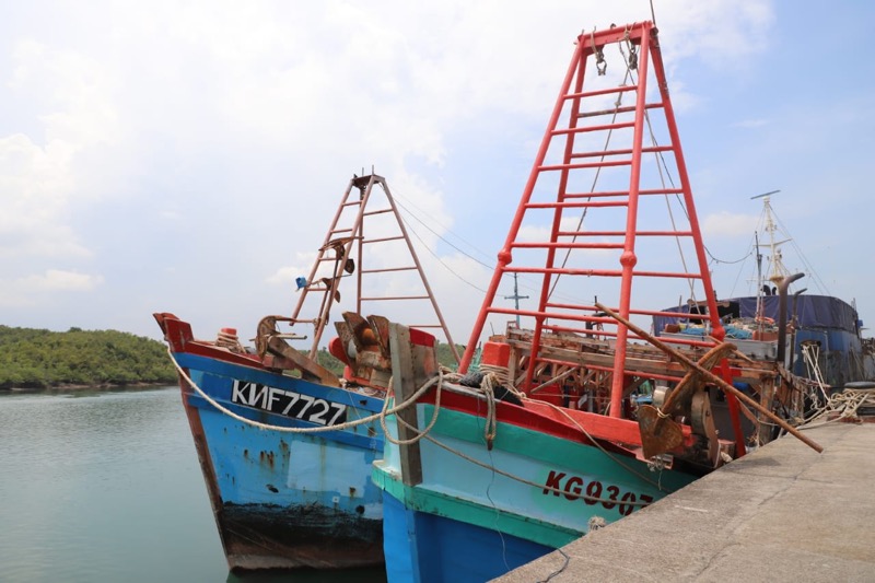 Dua kapal ilegal fishing berbendera Vietnam yang ditangkap oleh Kementerian Kelautan dan Perikanan (KKP). Foto: KKP