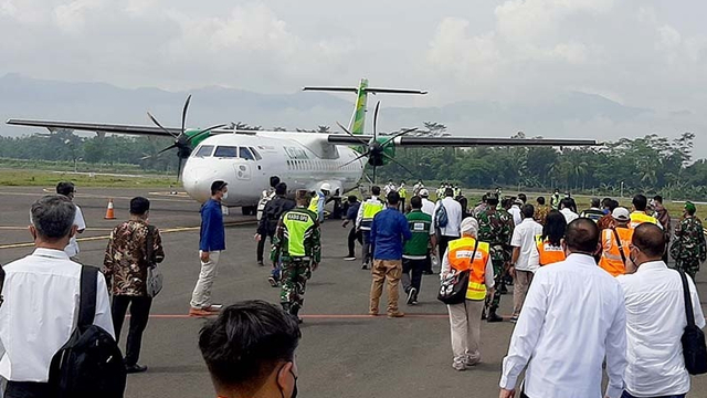 Pesawat jenis ATR 72-600 milik Citilink saat mendarat di Bandara Jenderal Besar Soedirman, Purbalingga, Jateng, Kamis (1/4/2021). Foto: Sumarwoto/ANTARA