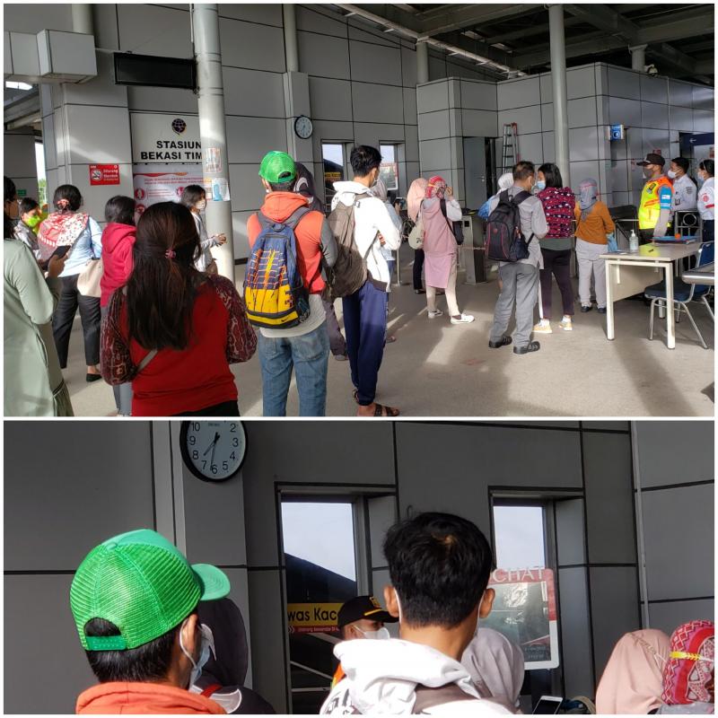 Antrean di luar tap tiket Stasiun Bekasi Timur.(foto: Twitter @Irwanto0306)