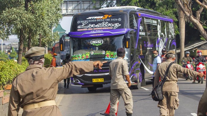 Ilustrasi larangan mudik. Foto: ANTARA FOTO/Muhamad Ibnu Chazar