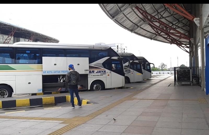 Terminal keberangkatan bus AKAP Terminal Pulo Gebang, Jakarta Timur.