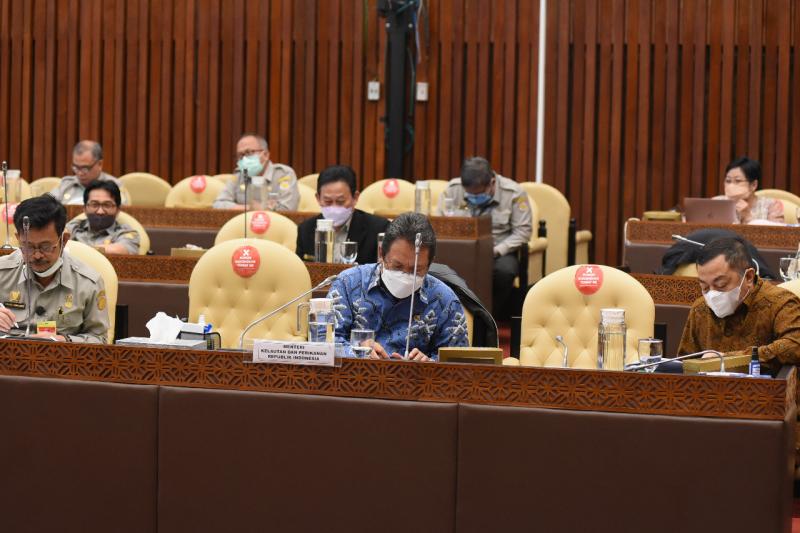 Menteri KKP Wahyu Sakti Trenggono pada Rapat Kerja dengan Komisi IV DPR RI di Jakarta, Kamis (8/4/2021).