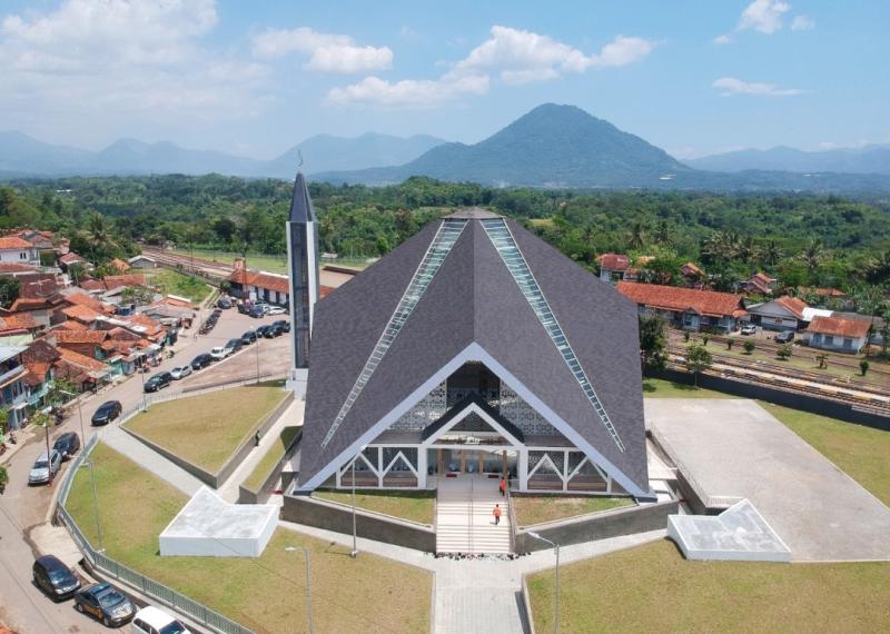 Eksterior Masjid Al-fattah di Stasiun Cibatu yang diresmikan oleh Direktur Utama KAI Didiek Hartantyo. (Foto:KAI)