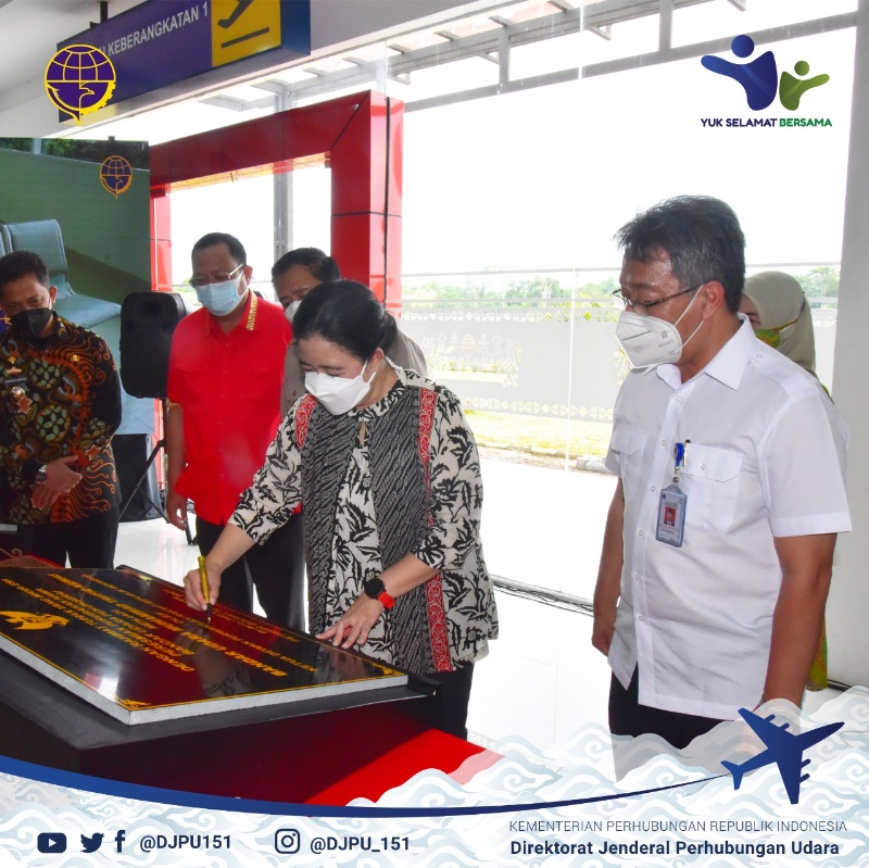 Ketua DPR Puan Maharani bersama Dirjen Perhubungan Udara Novie Riyanto mereamikan nama baru Bandara Pesisir Barat Lampung
